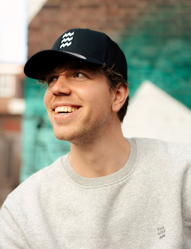 THE VIBE cap black
