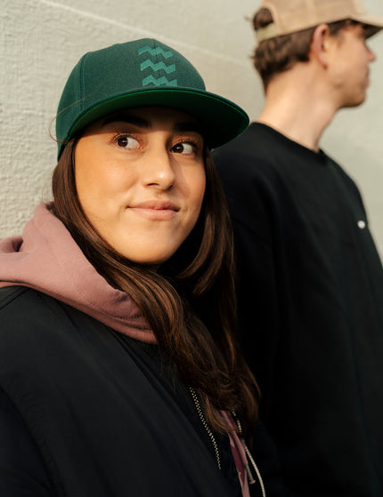 Vibes snapback cap in donkergroen