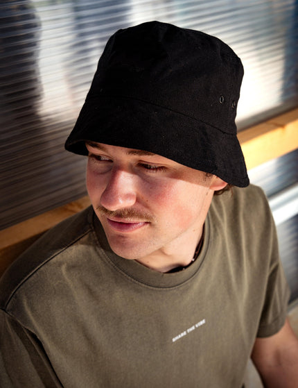 Buckethat zwart